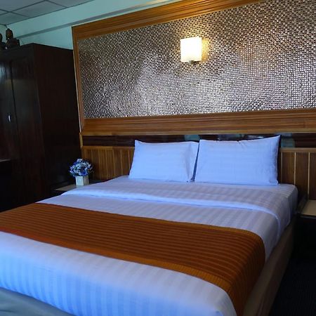 Serene Hotel Pattaya Bagian luar foto