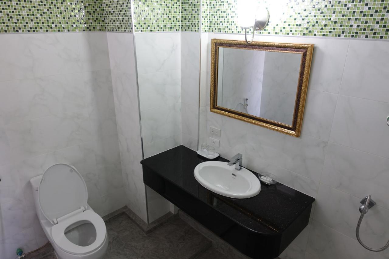 Serene Hotel Pattaya Bagian luar foto