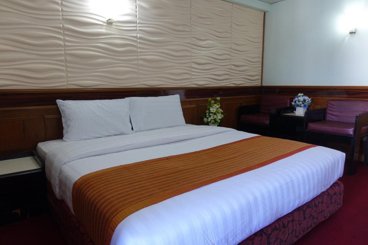Serene Hotel Pattaya Bagian luar foto