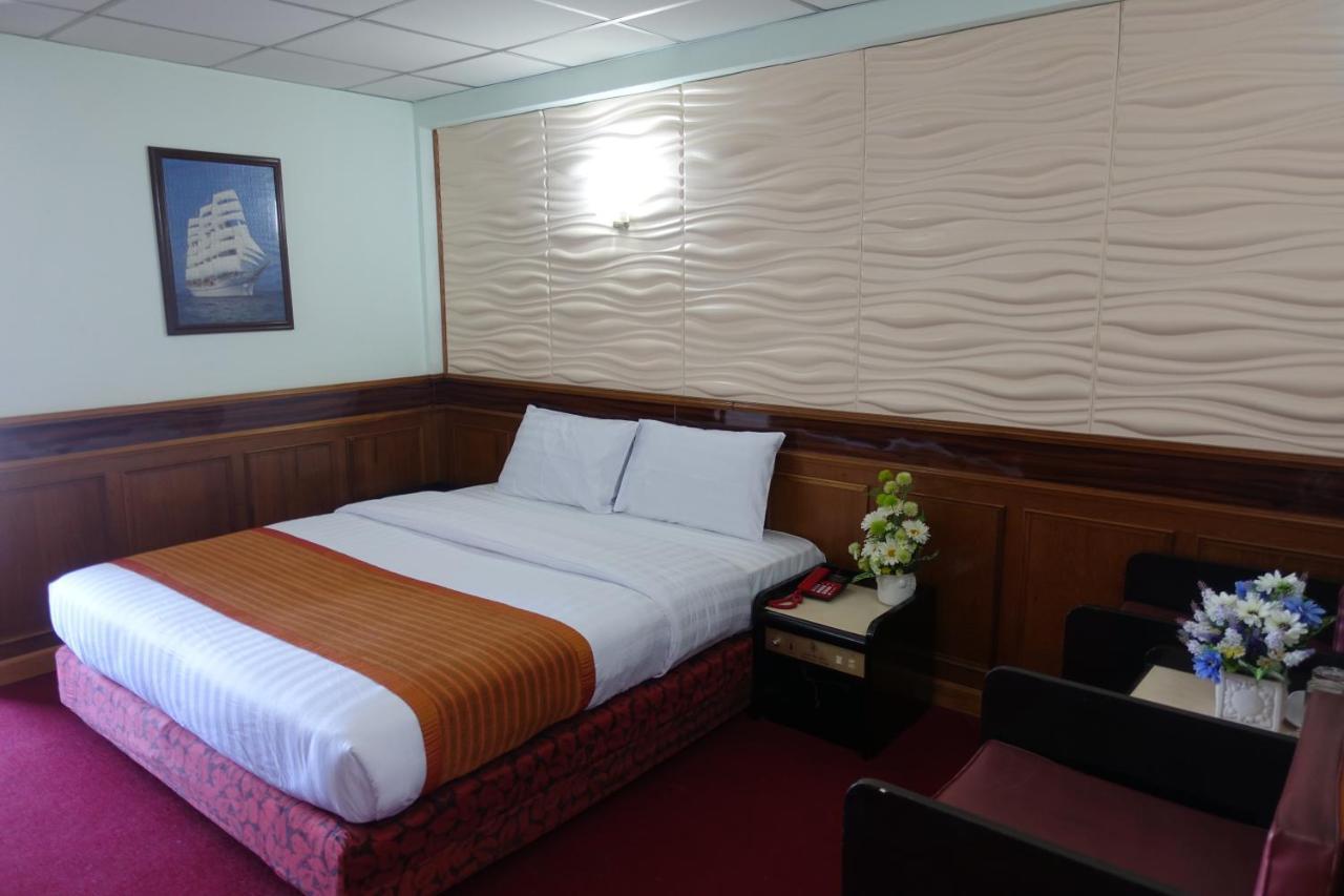 Serene Hotel Pattaya Bagian luar foto